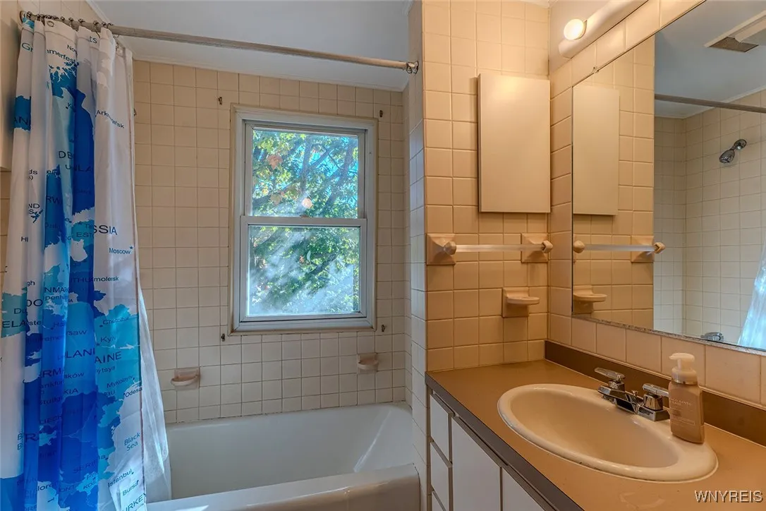 51 Paine Street, Aurora, New York 14052, Aurora, New York 14052, 4 Bedrooms Bedrooms, 11 Rooms Rooms,1 BathroomBathrooms,Residential,For Sale,51 Paine Street, Aurora, New York 14052,0,B1642521