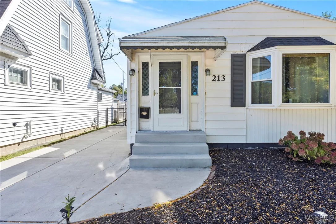 213 Brighton Road, Tonawanda, New York 14150, Tonawanda, New York 14150, 3 Bedrooms Bedrooms, 5 Rooms Rooms,1 BathroomBathrooms,Residential,For Sale,213 Brighton Road, Tonawanda, New York 14150,0,B1643949