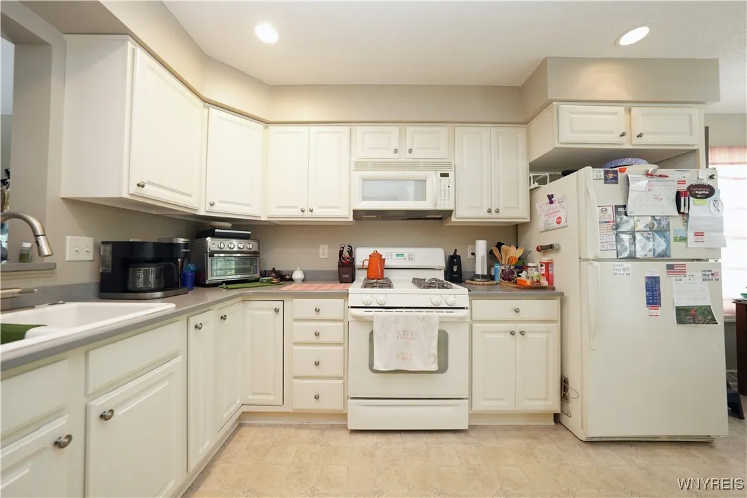 9 Winfield Drive, West Seneca, New York 14224, West Seneca, New York 14224, 2 Bedrooms Bedrooms, 7 Rooms Rooms,2 BathroomsBathrooms,Residential,For Sale,9 Winfield Drive, West Seneca, New York 14224,0,B1643585