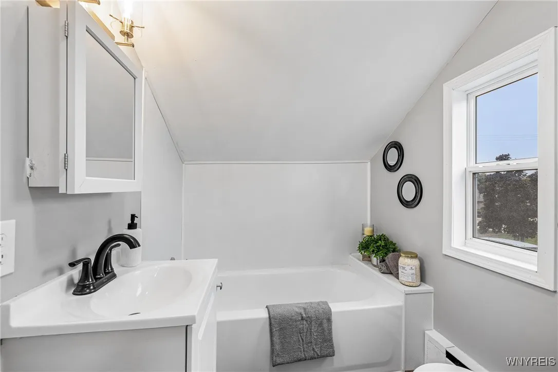 99 Margaret Road, Amherst, New York 14226, Amherst, New York 14226, 3 Bedrooms Bedrooms, 5 Rooms Rooms,2 BathroomsBathrooms,Residential,Closed,99 Margaret Road, Amherst, New York 14226,0,B1643966