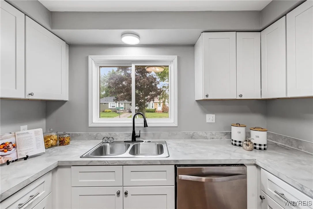 99 Margaret Road, Amherst, New York 14226, Amherst, New York 14226, 3 Bedrooms Bedrooms, 5 Rooms Rooms,2 BathroomsBathrooms,Residential,Closed,99 Margaret Road, Amherst, New York 14226,0,B1643966