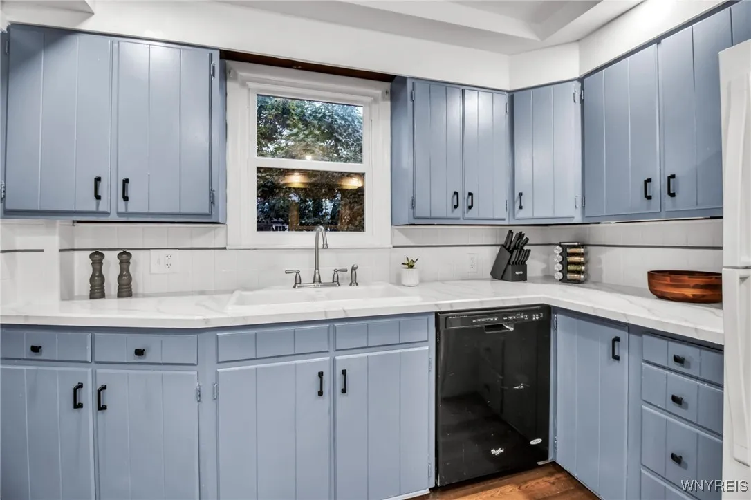 70 South Davis Street, Orchard Park, New York 1412, Orchard Park, New York 14127, 2 Bedrooms Bedrooms, 8 Rooms Rooms,2 BathroomsBathrooms,Residential,For Sale,70 South Davis Street, Orchard Park, New York 1412,0,B1643893