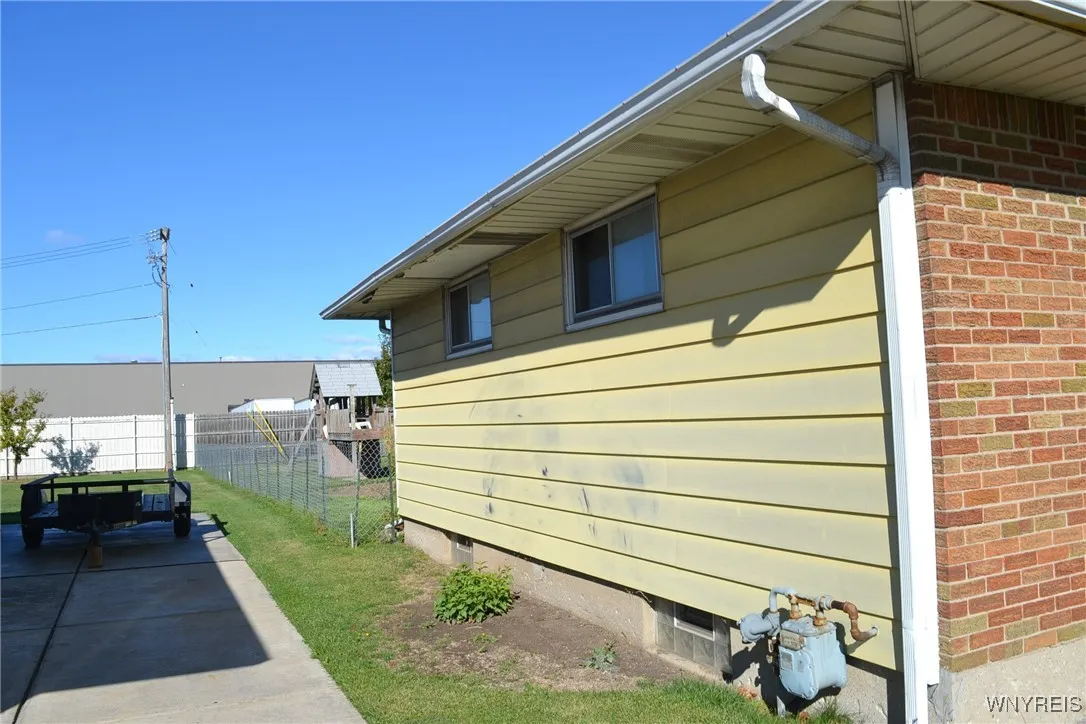 352 Two Mile Creek Road, Tonawanda, New York 14150, Tonawanda, New York 14150, 3 Bedrooms Bedrooms, 5 Rooms Rooms,1 BathroomBathrooms,Residential,Closed,352 Two Mile Creek Road, Tonawanda, New York 14150,0,B1644013