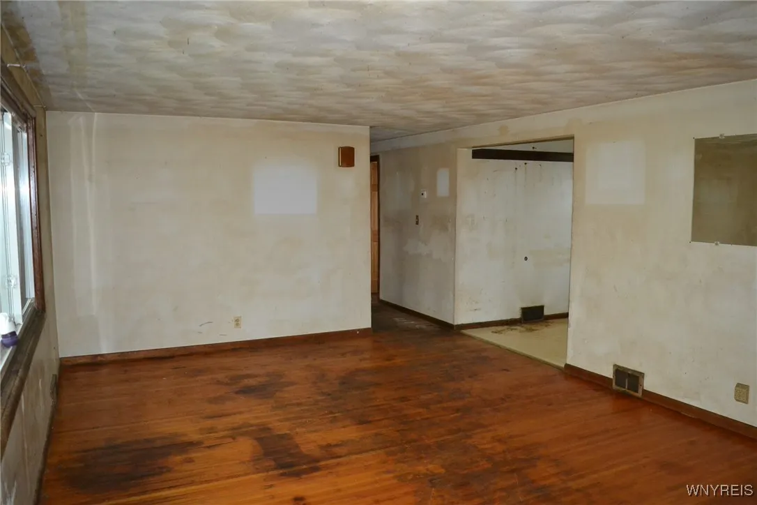 352 Two Mile Creek Road, Tonawanda, New York 14150, Tonawanda, New York 14150, 3 Bedrooms Bedrooms, 5 Rooms Rooms,1 BathroomBathrooms,Residential,Closed,352 Two Mile Creek Road, Tonawanda, New York 14150,0,B1644013