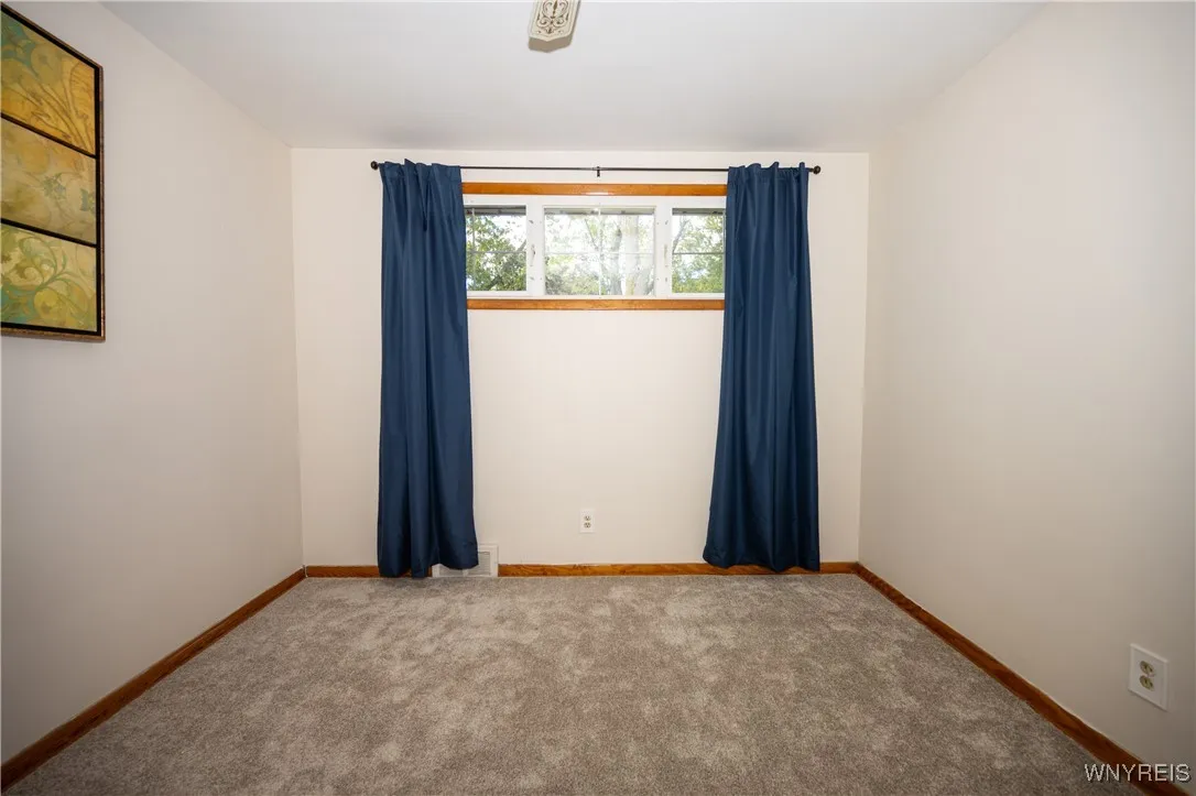 25 North Covington Drive, West Seneca, New York 14, West Seneca, New York 14220, 3 Bedrooms Bedrooms, 9 Rooms Rooms,1 BathroomBathrooms,Residential,For Sale,25 North Covington Drive, West Seneca, New York 14,0,B1643639