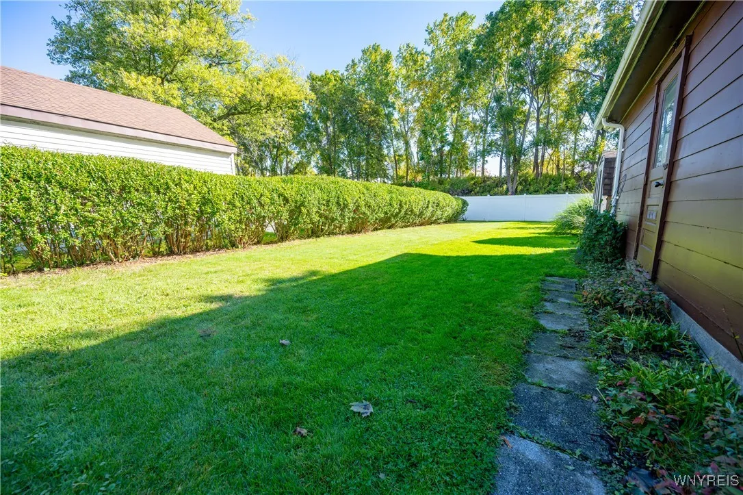 25 North Covington Drive, West Seneca, New York 14, West Seneca, New York 14220, 3 Bedrooms Bedrooms, 9 Rooms Rooms,1 BathroomBathrooms,Residential,For Sale,25 North Covington Drive, West Seneca, New York 14,0,B1643639