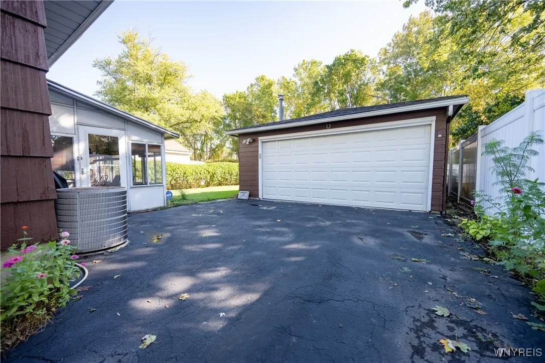 25 North Covington Drive, West Seneca, New York 14, West Seneca, New York 14220, 3 Bedrooms Bedrooms, 9 Rooms Rooms,1 BathroomBathrooms,Residential,For Sale,25 North Covington Drive, West Seneca, New York 14,0,B1643639