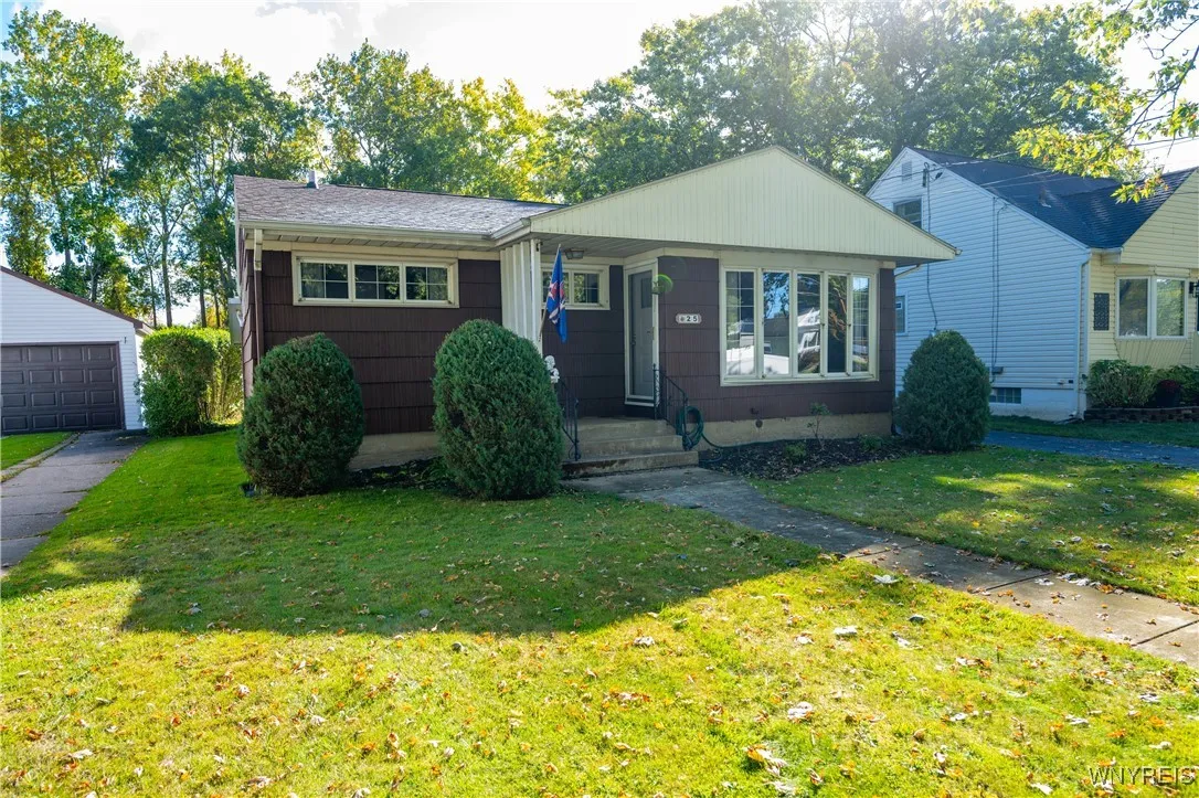 25 North Covington Drive, West Seneca, New York 14, West Seneca, New York 14220, 3 Bedrooms Bedrooms, 9 Rooms Rooms,1 BathroomBathrooms,Residential,For Sale,25 North Covington Drive, West Seneca, New York 14,0,B1643639