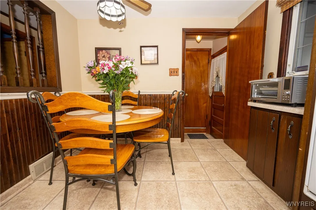 25 North Covington Drive, West Seneca, New York 14, West Seneca, New York 14220, 3 Bedrooms Bedrooms, 9 Rooms Rooms,1 BathroomBathrooms,Residential,For Sale,25 North Covington Drive, West Seneca, New York 14,0,B1643639