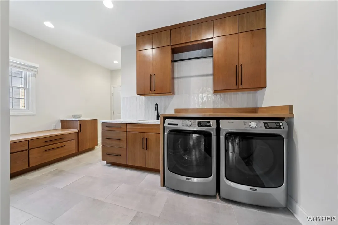 960 Foxcroft Road, Grand Island, New York 14072, Grand Island, New York 14072, 3 Bedrooms Bedrooms, 9 Rooms Rooms,3 BathroomsBathrooms,Residential,For Sale,960 Foxcroft Road, Grand Island, New York 14072,0,B1644003