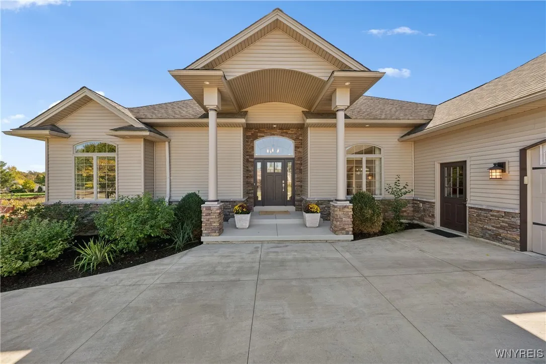 960 Foxcroft Road, Grand Island, New York 14072, Grand Island, New York 14072, 3 Bedrooms Bedrooms, 9 Rooms Rooms,3 BathroomsBathrooms,Residential,For Sale,960 Foxcroft Road, Grand Island, New York 14072,0,B1644003
