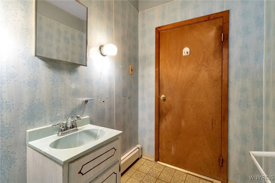 6436 Webster Road, Orchard Park, New York 14127, Orchard Park, New York 14127, 5 Bedrooms Bedrooms, 11 Rooms Rooms,1 BathroomBathrooms,Residential,For Sale,6436 Webster Road, Orchard Park, New York 14127,0,B1643903