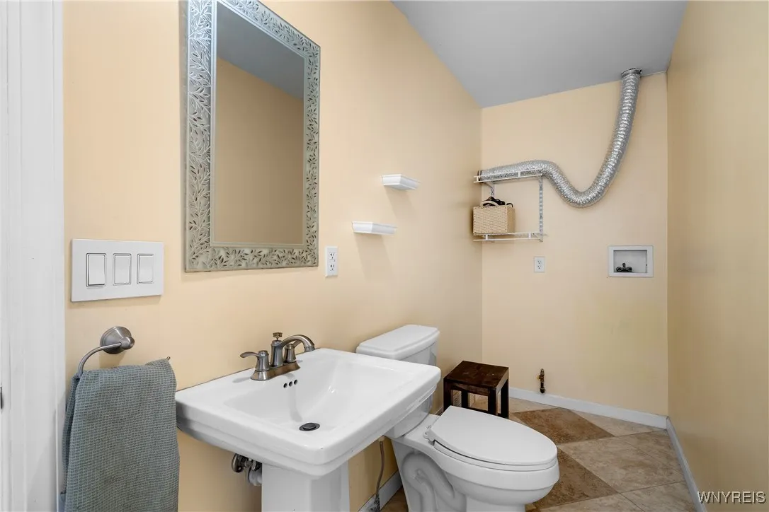 4096 Bayview Road, Hamburg, New York 14219, Hamburg, New York 14219, 3 Bedrooms Bedrooms, 7 Rooms Rooms,1 BathroomBathrooms,Residential,For Sale,4096 Bayview Road, Hamburg, New York 14219,0,B1643876