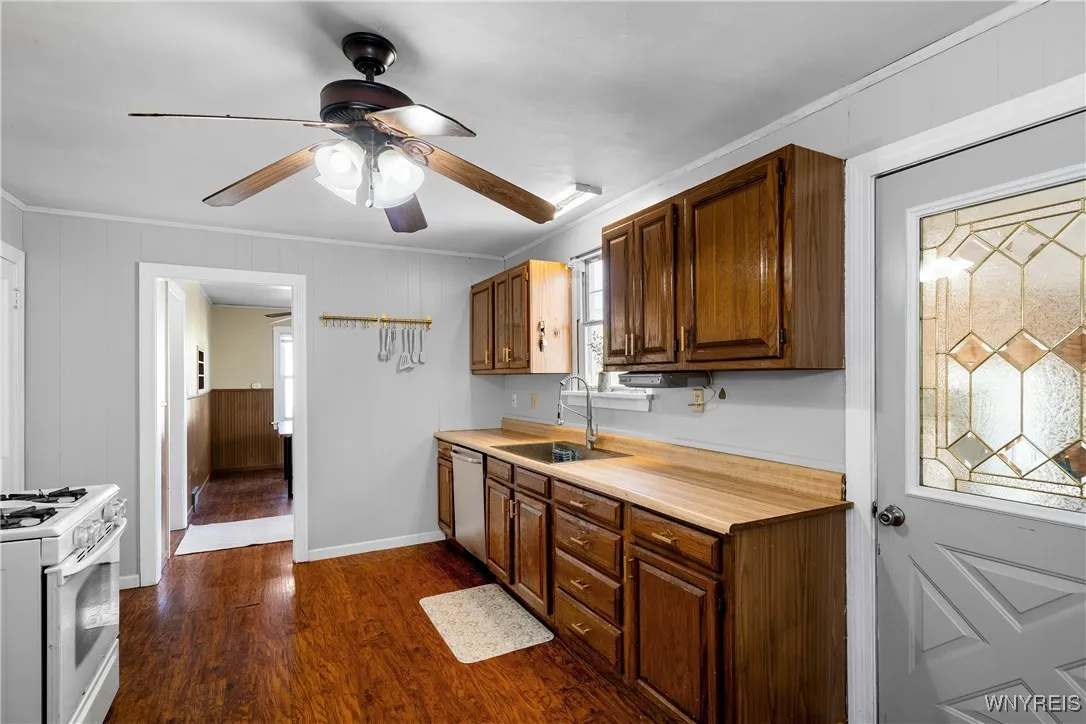 4096 Bayview Road, Hamburg, New York 14219, Hamburg, New York 14219, 3 Bedrooms Bedrooms, 7 Rooms Rooms,1 BathroomBathrooms,Residential,For Sale,4096 Bayview Road, Hamburg, New York 14219,0,B1643876