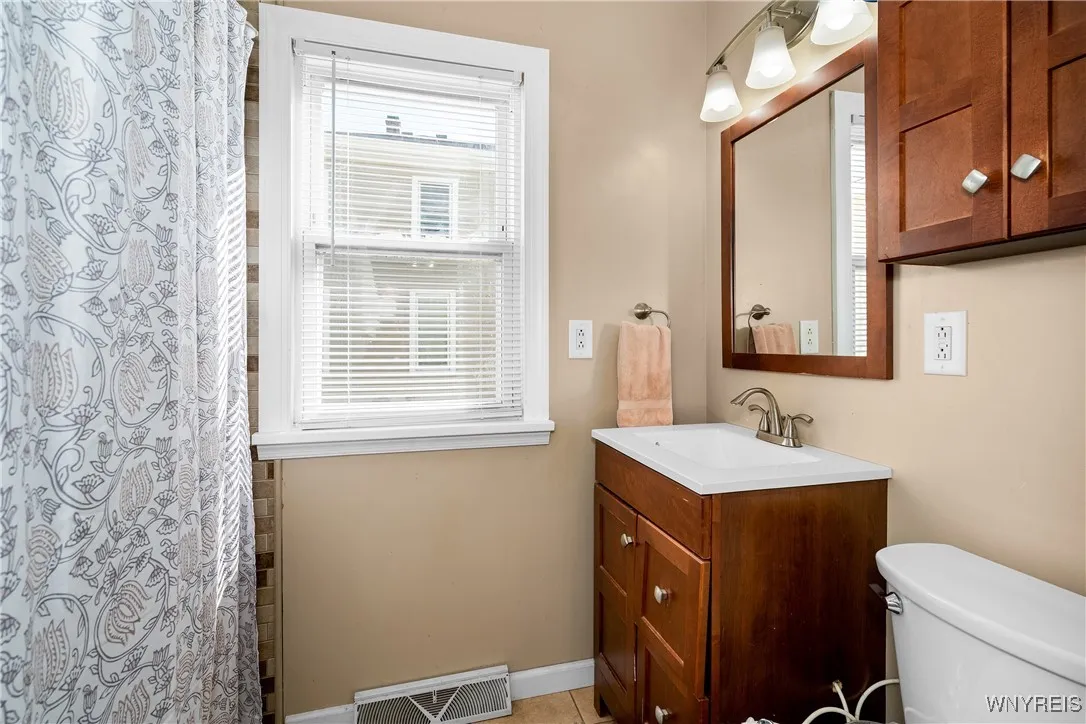 4096 Bayview Road, Hamburg, New York 14219, Hamburg, New York 14219, 3 Bedrooms Bedrooms, 7 Rooms Rooms,1 BathroomBathrooms,Residential,For Sale,4096 Bayview Road, Hamburg, New York 14219,0,B1643876