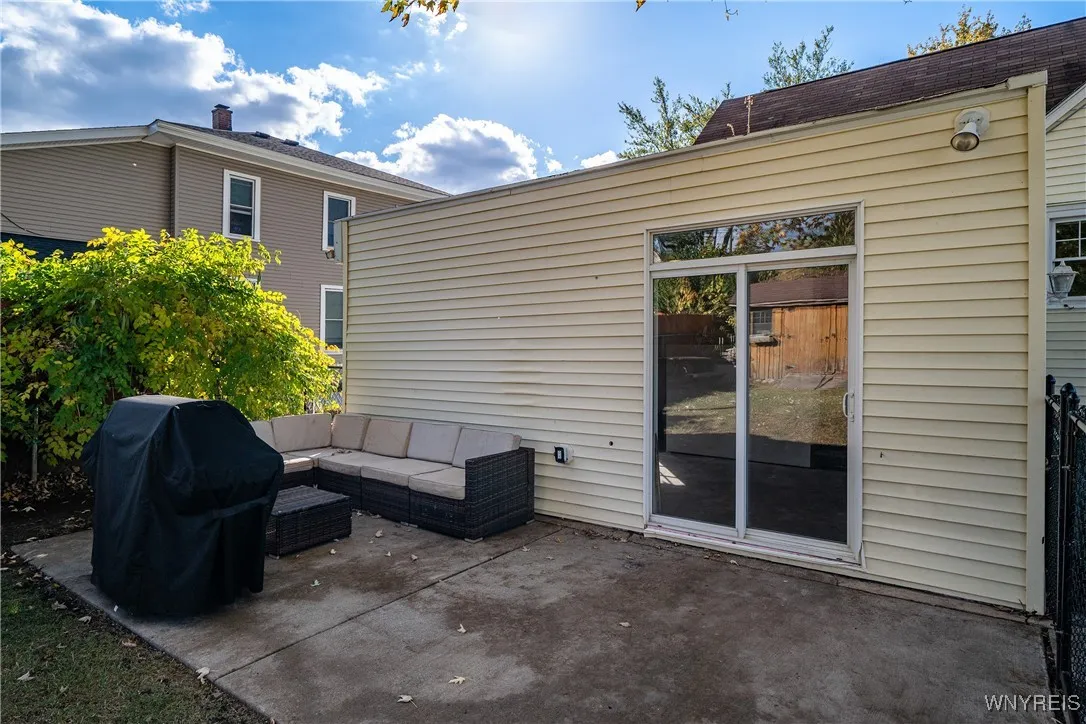 4096 Bayview Road, Hamburg, New York 14219, Hamburg, New York 14219, 3 Bedrooms Bedrooms, 7 Rooms Rooms,1 BathroomBathrooms,Residential,For Sale,4096 Bayview Road, Hamburg, New York 14219,0,B1643876