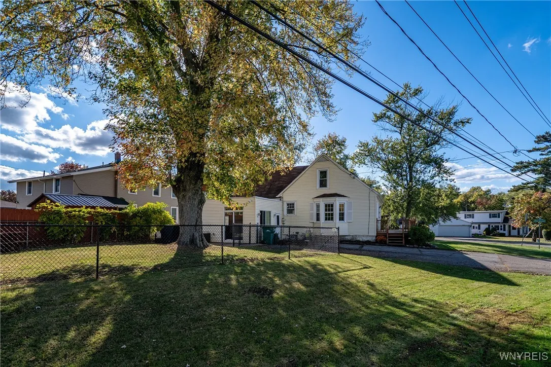 4096 Bayview Road, Hamburg, New York 14219, Hamburg, New York 14219, 3 Bedrooms Bedrooms, 7 Rooms Rooms,1 BathroomBathrooms,Residential,For Sale,4096 Bayview Road, Hamburg, New York 14219,0,B1643876