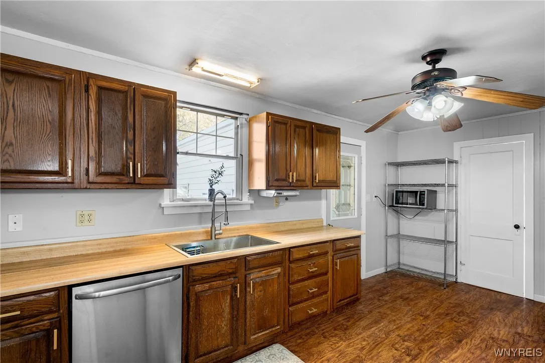 4096 Bayview Road, Hamburg, New York 14219, Hamburg, New York 14219, 3 Bedrooms Bedrooms, 7 Rooms Rooms,1 BathroomBathrooms,Residential,For Sale,4096 Bayview Road, Hamburg, New York 14219,0,B1643876