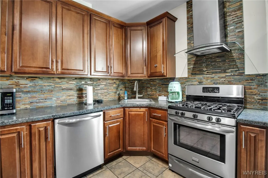 364 Hudson Street, Buffalo, New York 14201, Buffalo, New York 14201, 5 Bedrooms Bedrooms, 12 Rooms Rooms,2 BathroomsBathrooms,Residential,For Sale,364 Hudson Street, Buffalo, New York 14201,0,B1642905