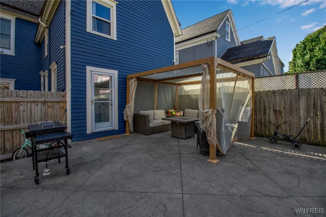 364 Hudson Street, Buffalo, New York 14201, Buffalo, New York 14201, 5 Bedrooms Bedrooms, 12 Rooms Rooms,2 BathroomsBathrooms,Residential,For Sale,364 Hudson Street, Buffalo, New York 14201,0,B1642905