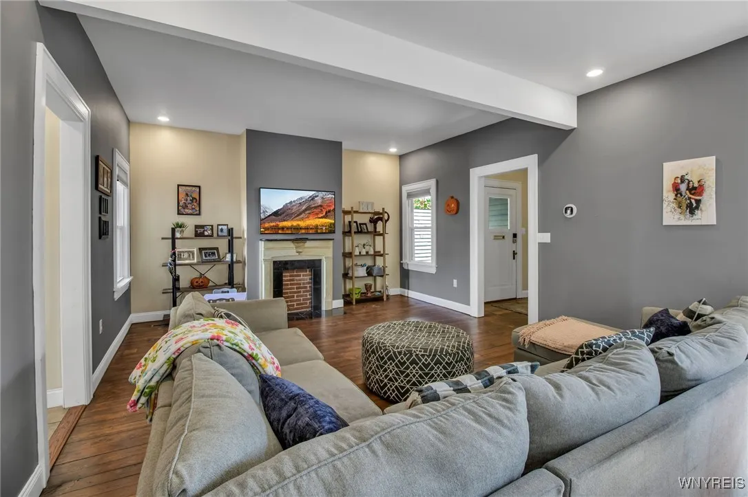 364 Hudson Street, Buffalo, New York 14201, Buffalo, New York 14201, 5 Bedrooms Bedrooms, ,2 BathroomsBathrooms,Residential,For Sale,364 Hudson Street, Buffalo, New York 14201,0,B1642900