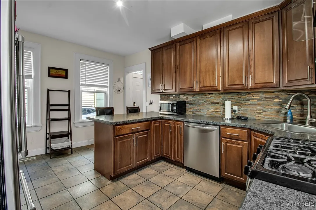 364 Hudson Street, Buffalo, New York 14201, Buffalo, New York 14201, 5 Bedrooms Bedrooms, ,2 BathroomsBathrooms,Residential,For Sale,364 Hudson Street, Buffalo, New York 14201,0,B1642900