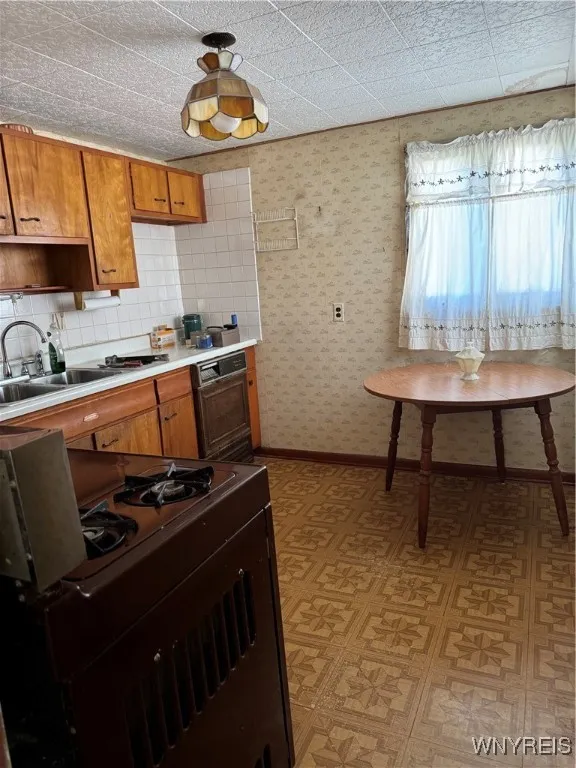 78 High View, Buffalo, New York 14220, Buffalo, New York 14220, 3 Bedrooms Bedrooms, 6 Rooms Rooms,1 BathroomBathrooms,Residential,Closed,78 High View, Buffalo, New York 14220,0,B1643979