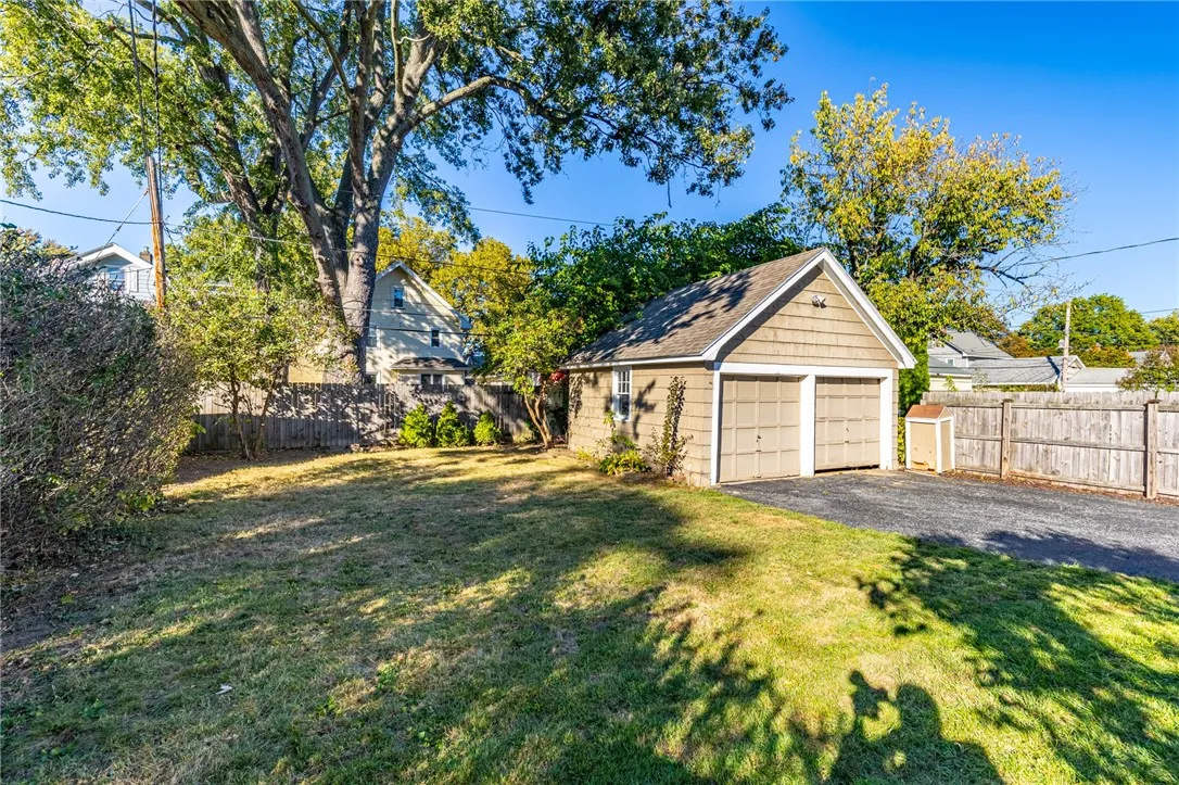 10 Chimayo Road, Irondequoit, New York 14617, Irondequoit, New York 14617, 3 Bedrooms Bedrooms, 7 Rooms Rooms,2 BathroomsBathrooms,Residential,Closed,10 Chimayo Road, Irondequoit, New York 14617,0,R1643905