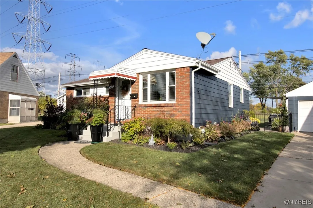 197 Heather Road, Cheektowaga, New York 14225, Cheektowaga, New York 14225, 3 Bedrooms Bedrooms, 5 Rooms Rooms,1 BathroomBathrooms,Residential,For Sale,197 Heather Road, Cheektowaga, New York 14225,0,B1643902