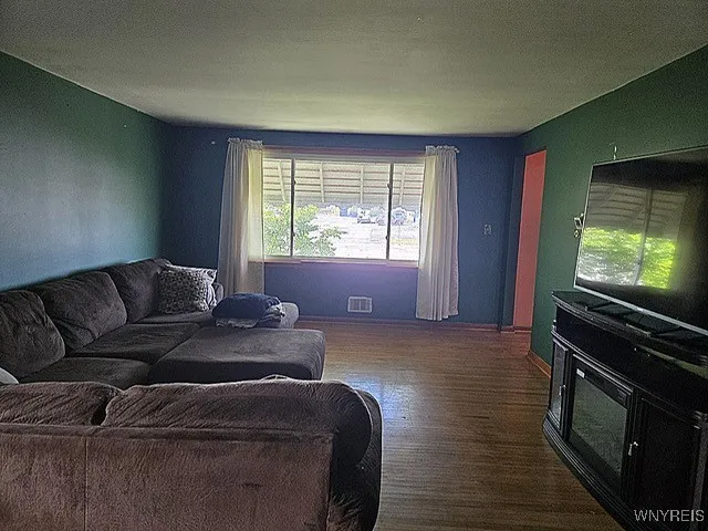1835 Military Road, Tonawanda, New York 14217, Tonawanda, New York 14217, 2 Bedrooms Bedrooms, 4 Rooms Rooms,1 BathroomBathrooms,Residential,For Sale,1835 Military Road, Tonawanda, New York 14217,0,B1643552