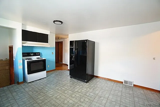 1835 Military Road, Tonawanda, New York 14217, Tonawanda, New York 14217, 2 Bedrooms Bedrooms, 4 Rooms Rooms,1 BathroomBathrooms,Residential,For Sale,1835 Military Road, Tonawanda, New York 14217,0,B1643552