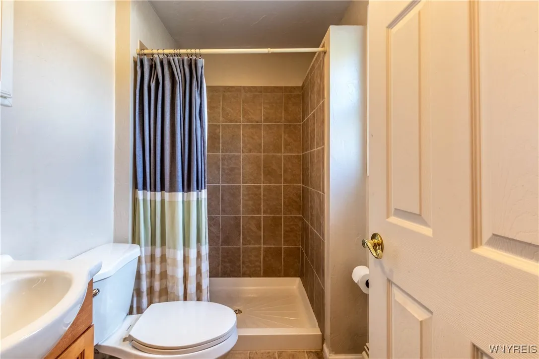 Updated second floor full bath.