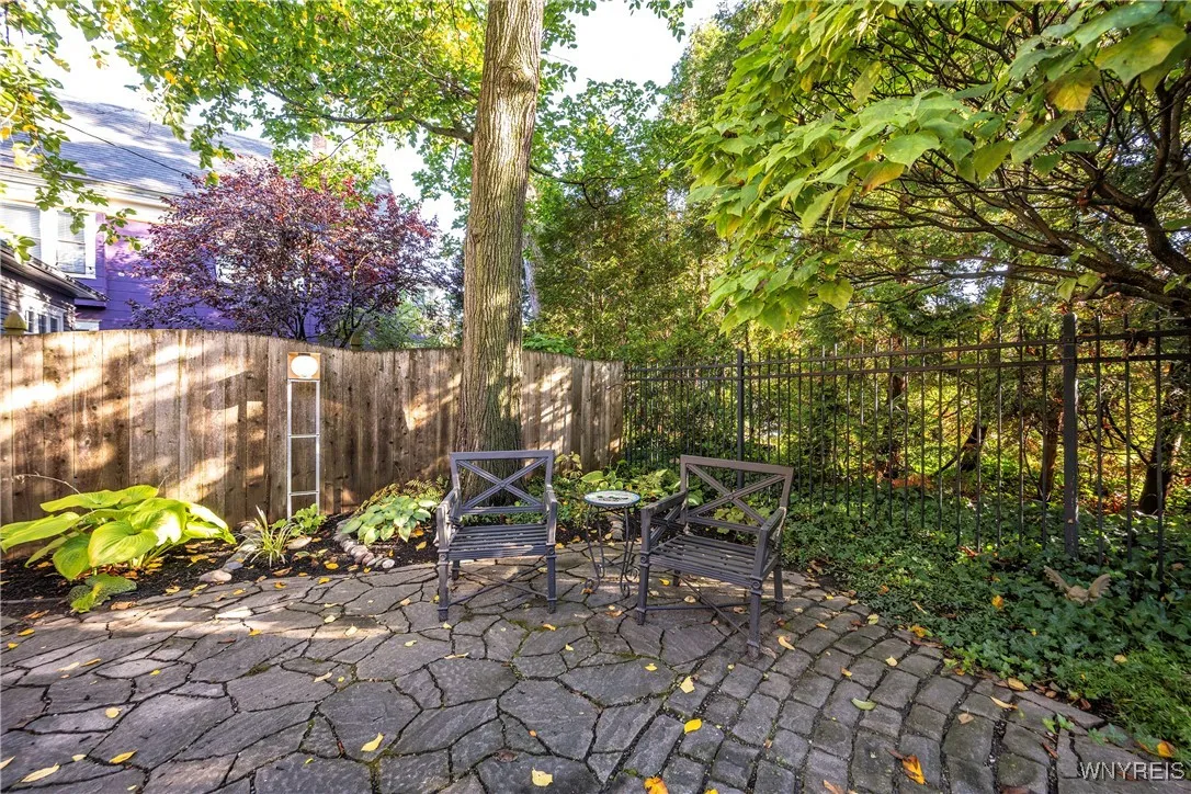 21 Granger Pl, Buffalo, New York 14222, Buffalo, New York 14222, 4 Bedrooms Bedrooms, 11 Rooms Rooms,2 BathroomsBathrooms,Residential,For Sale,21 Granger Pl, Buffalo, New York 14222,0,B1643798
