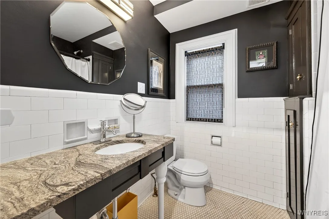 21 Granger Pl, Buffalo, New York 14222, Buffalo, New York 14222, 4 Bedrooms Bedrooms, 11 Rooms Rooms,2 BathroomsBathrooms,Residential,For Sale,21 Granger Pl, Buffalo, New York 14222,0,B1643798