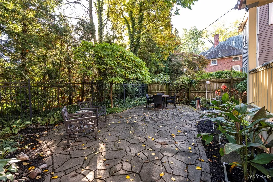 21 Granger Pl, Buffalo, New York 14222, Buffalo, New York 14222, 4 Bedrooms Bedrooms, 11 Rooms Rooms,2 BathroomsBathrooms,Residential,For Sale,21 Granger Pl, Buffalo, New York 14222,0,B1643798