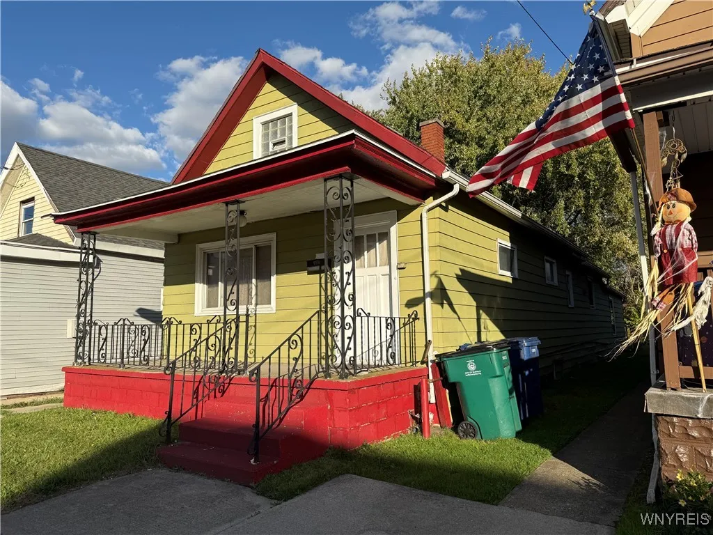 299 Smith Street, Buffalo, New York 14210, Buffalo, New York 14210, 3 Bedrooms Bedrooms, 6 Rooms Rooms,1 BathroomBathrooms,Residential,For Sale,299 Smith Street, Buffalo, New York 14210,0,B1644150