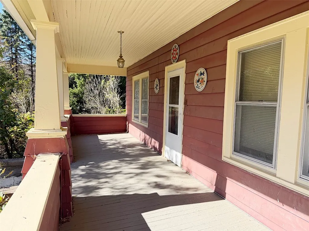 99 Schneider Avenue, Middletown, New York 12430, Middletown, New York 12430, 3 Bedrooms Bedrooms, 9 Rooms Rooms,1 BathroomBathrooms,Residential,For Sale,99 Schneider Avenue, Middletown, New York 12430,0,R1643818