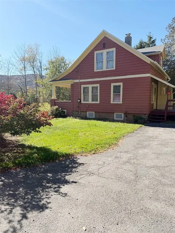 99 Schneider Avenue, Middletown, New York 12430, Middletown, New York 12430, 3 Bedrooms Bedrooms, 9 Rooms Rooms,1 BathroomBathrooms,Residential,For Sale,99 Schneider Avenue, Middletown, New York 12430,0,R1643818