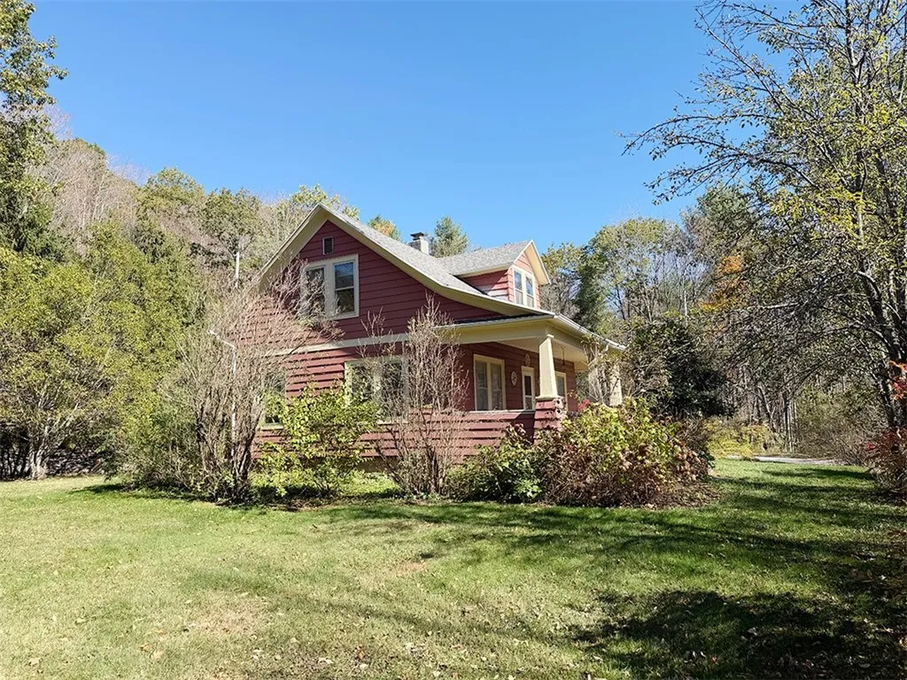 99 Schneider Avenue, Middletown, New York 12430, Middletown, New York 12430, 3 Bedrooms Bedrooms, 9 Rooms Rooms,1 BathroomBathrooms,Residential,For Sale,99 Schneider Avenue, Middletown, New York 12430,0,R1643818