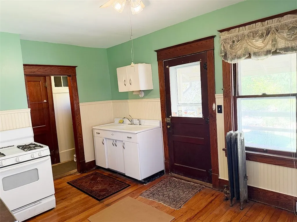 99 Schneider Avenue, Middletown, New York 12430, Middletown, New York 12430, 3 Bedrooms Bedrooms, 9 Rooms Rooms,1 BathroomBathrooms,Residential,For Sale,99 Schneider Avenue, Middletown, New York 12430,0,R1643818