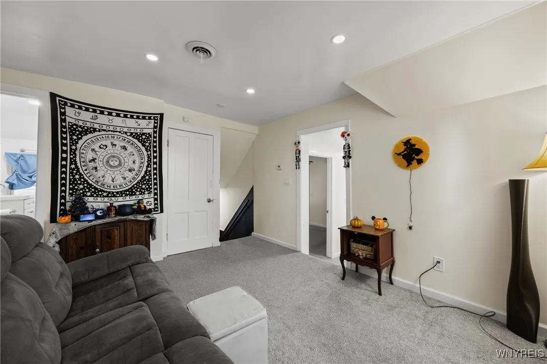 41 Hamilton Street, Buffalo, New York 14207, Buffalo, New York 14207, 5 Bedrooms Bedrooms, 10 Rooms Rooms,2 BathroomsBathrooms,Residential,For Sale,41 Hamilton Street, Buffalo, New York 14207,0,B1644195