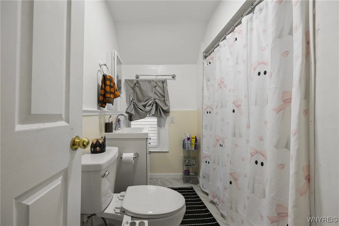 41 Hamilton Street, Buffalo, New York 14207, Buffalo, New York 14207, 5 Bedrooms Bedrooms, 10 Rooms Rooms,2 BathroomsBathrooms,Residential,For Sale,41 Hamilton Street, Buffalo, New York 14207,0,B1644195