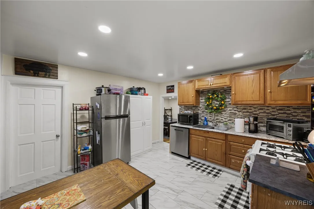 41 Hamilton Street, Buffalo, New York 14207, Buffalo, New York 14207, 5 Bedrooms Bedrooms, 10 Rooms Rooms,2 BathroomsBathrooms,Residential,For Sale,41 Hamilton Street, Buffalo, New York 14207,0,B1644195