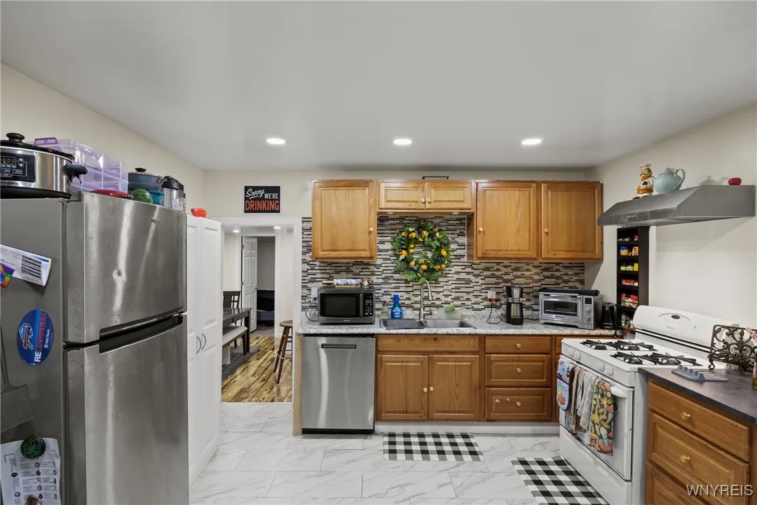 41 Hamilton Street, Buffalo, New York 14207, Buffalo, New York 14207, 5 Bedrooms Bedrooms, 10 Rooms Rooms,2 BathroomsBathrooms,Residential,For Sale,41 Hamilton Street, Buffalo, New York 14207,0,B1644195