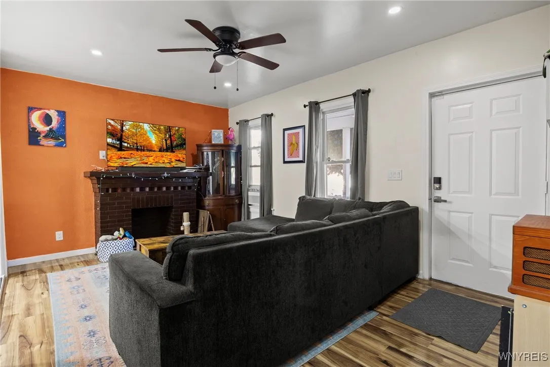 41 Hamilton Street, Buffalo, New York 14207, Buffalo, New York 14207, 5 Bedrooms Bedrooms, 10 Rooms Rooms,2 BathroomsBathrooms,Residential,For Sale,41 Hamilton Street, Buffalo, New York 14207,0,B1644195