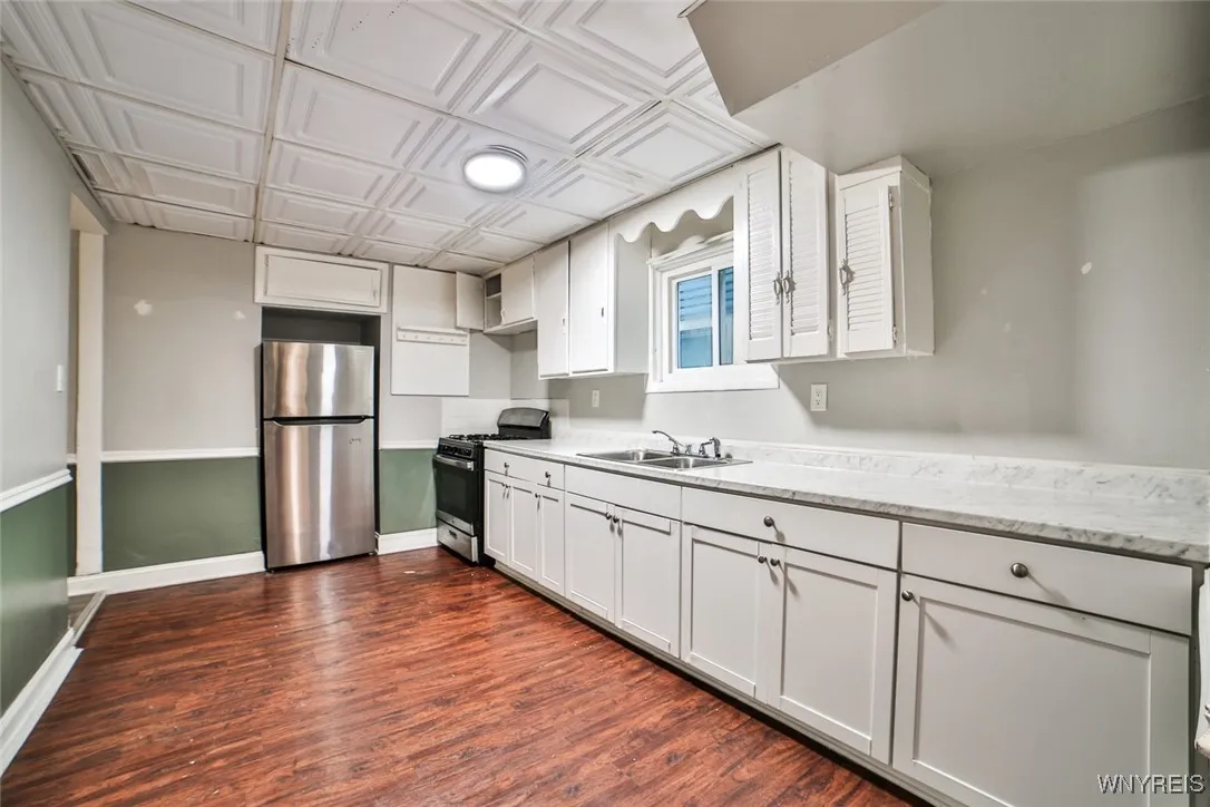 Lower kitchen