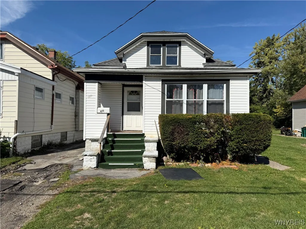 618 Lasalle Avenue, Buffalo, New York 14215, Buffalo, New York 14215, 4 Bedrooms Bedrooms, 8 Rooms Rooms,2 BathroomsBathrooms,Residential,For Sale,618 Lasalle Avenue, Buffalo, New York 14215,0,B1644151