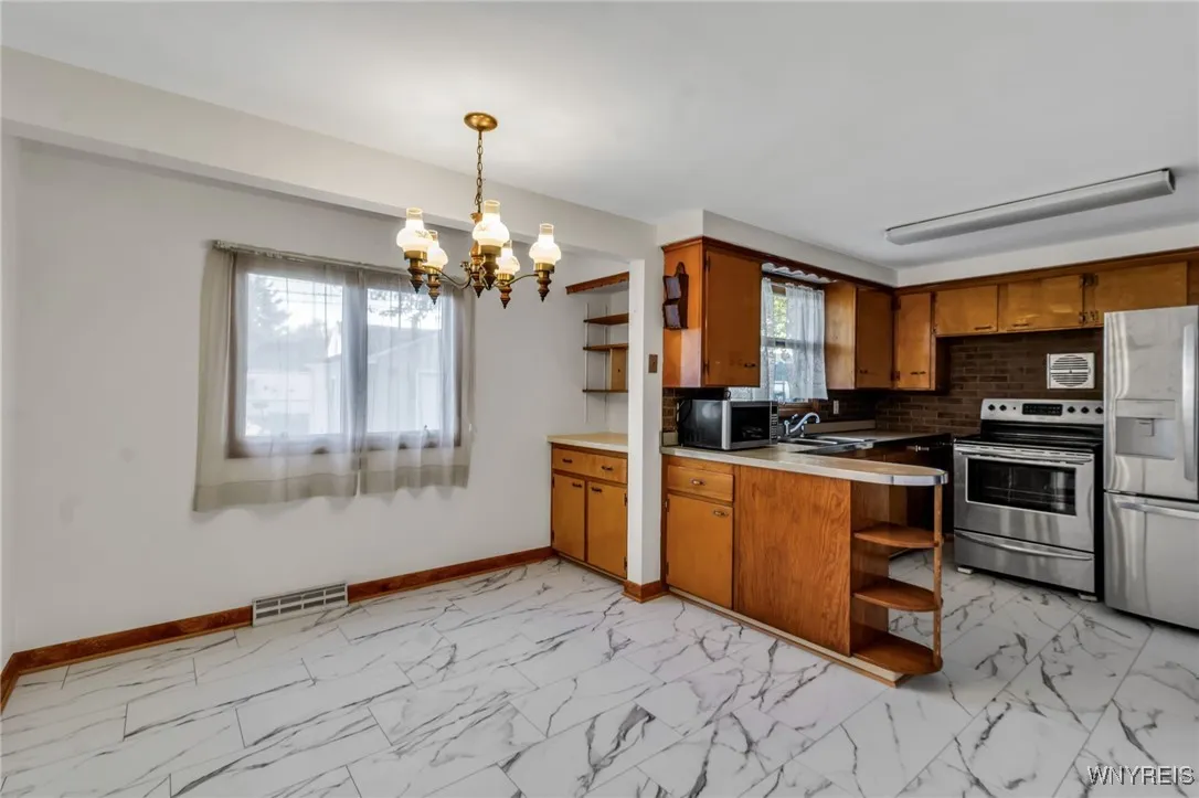 Kitchen eating area