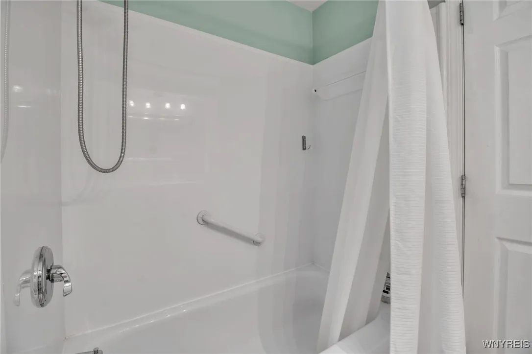 38 Shady Grove Drive, Amherst, New York 14051, Amherst, New York 14051, 3 Bedrooms Bedrooms, 8 Rooms Rooms,1 BathroomBathrooms,Residential,For Sale,38 Shady Grove Drive, Amherst, New York 14051,0,B1644058