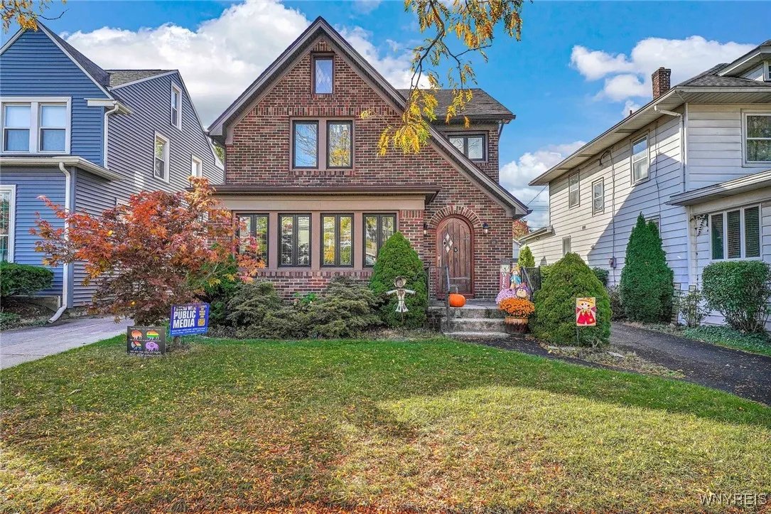 49 East Girard Boulevard, Tonawanda, New York 1421, Tonawanda, New York 14217, 4 Bedrooms Bedrooms, 10 Rooms Rooms,2 BathroomsBathrooms,Residential,Closed,49 East Girard Boulevard, Tonawanda, New York 1421,0,B1641717